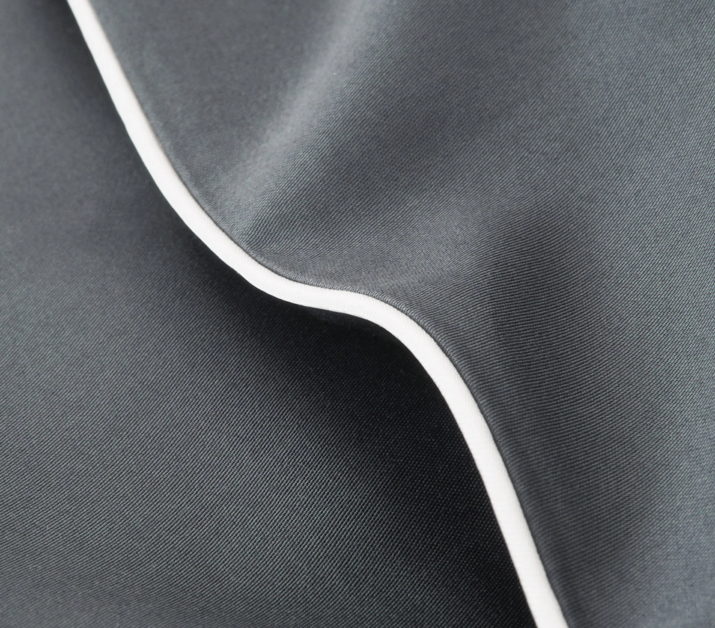 Black Premium Schweizer Satin 8200 Granit – Material