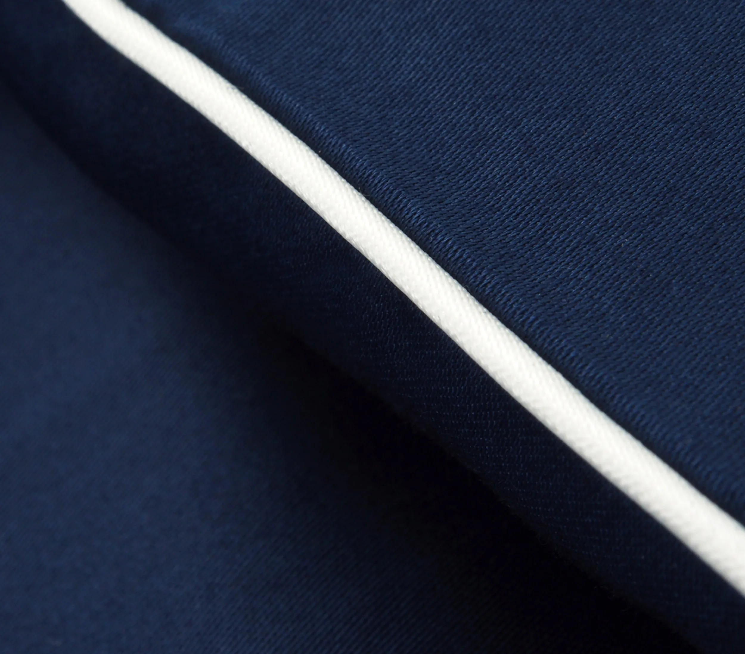 Black Premium Schweizer Satin 8200 Marine – Material