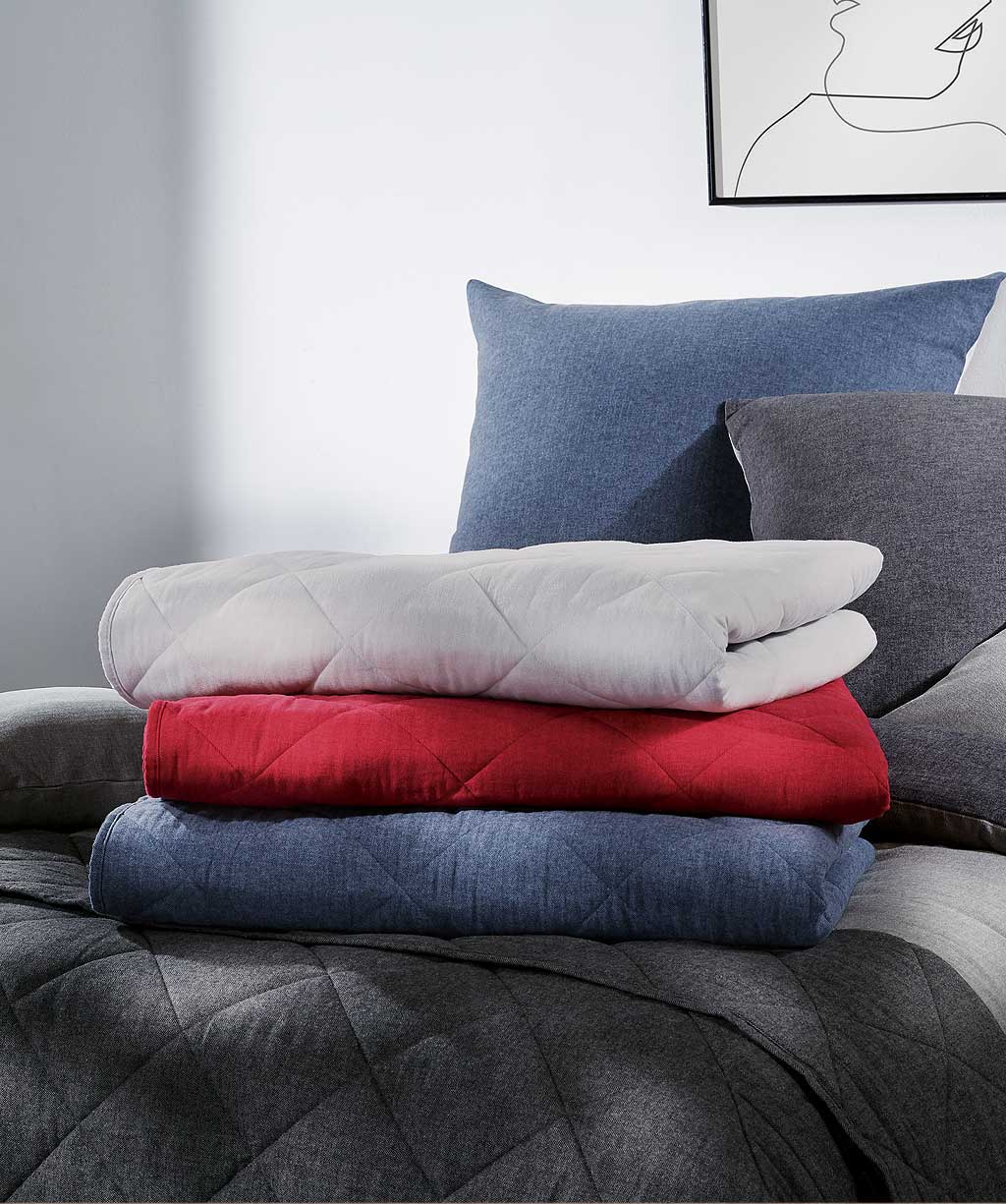 Rot-taupe gewendete Tagesdecke aus weichem Edelflanell mit Steppung
