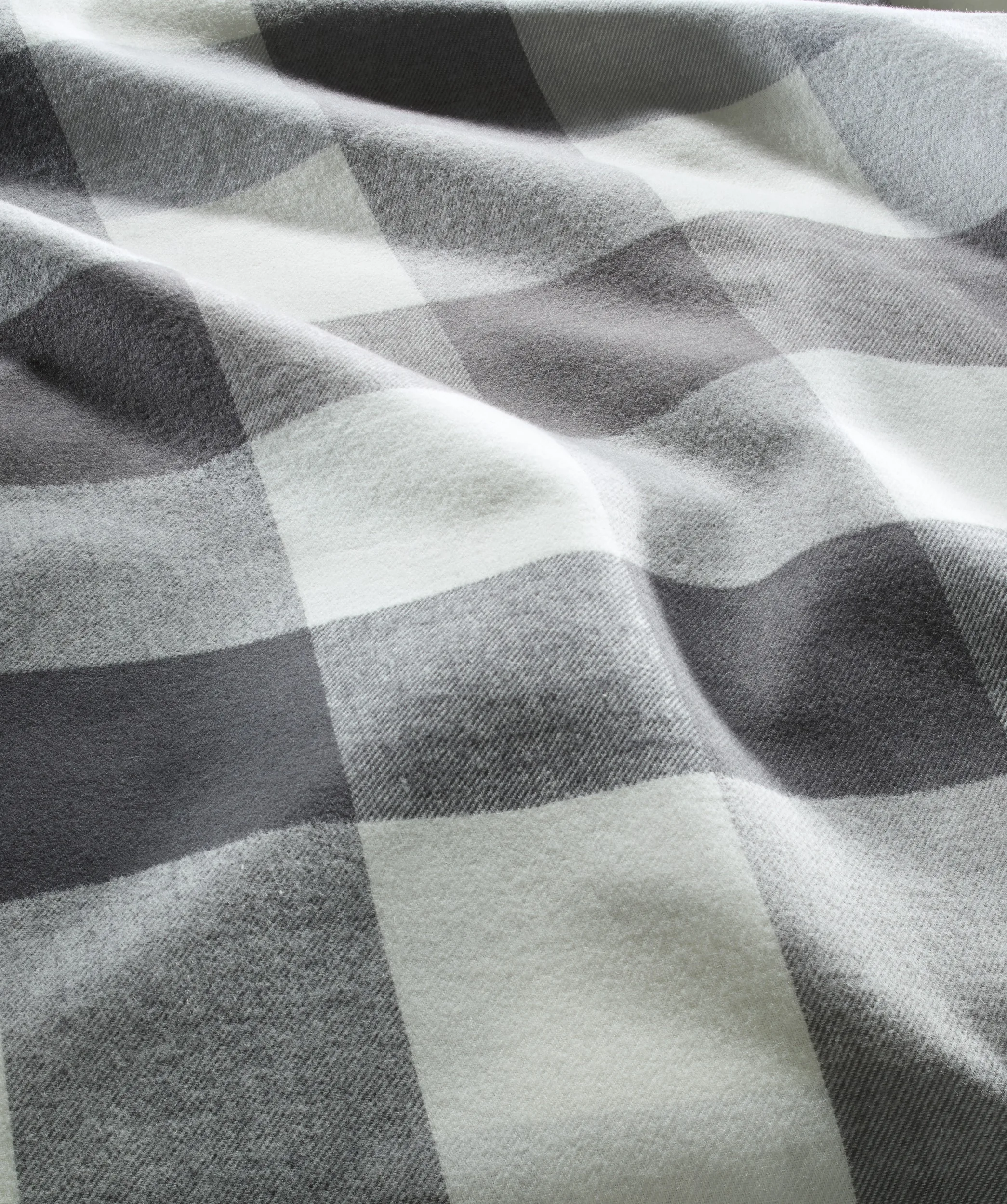 Lech Grau – Material